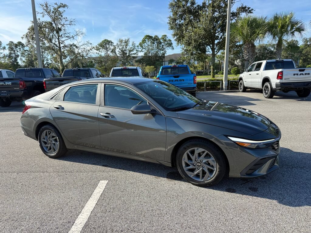 Used 2024 Hyundai Elantra SEL FWD image 1