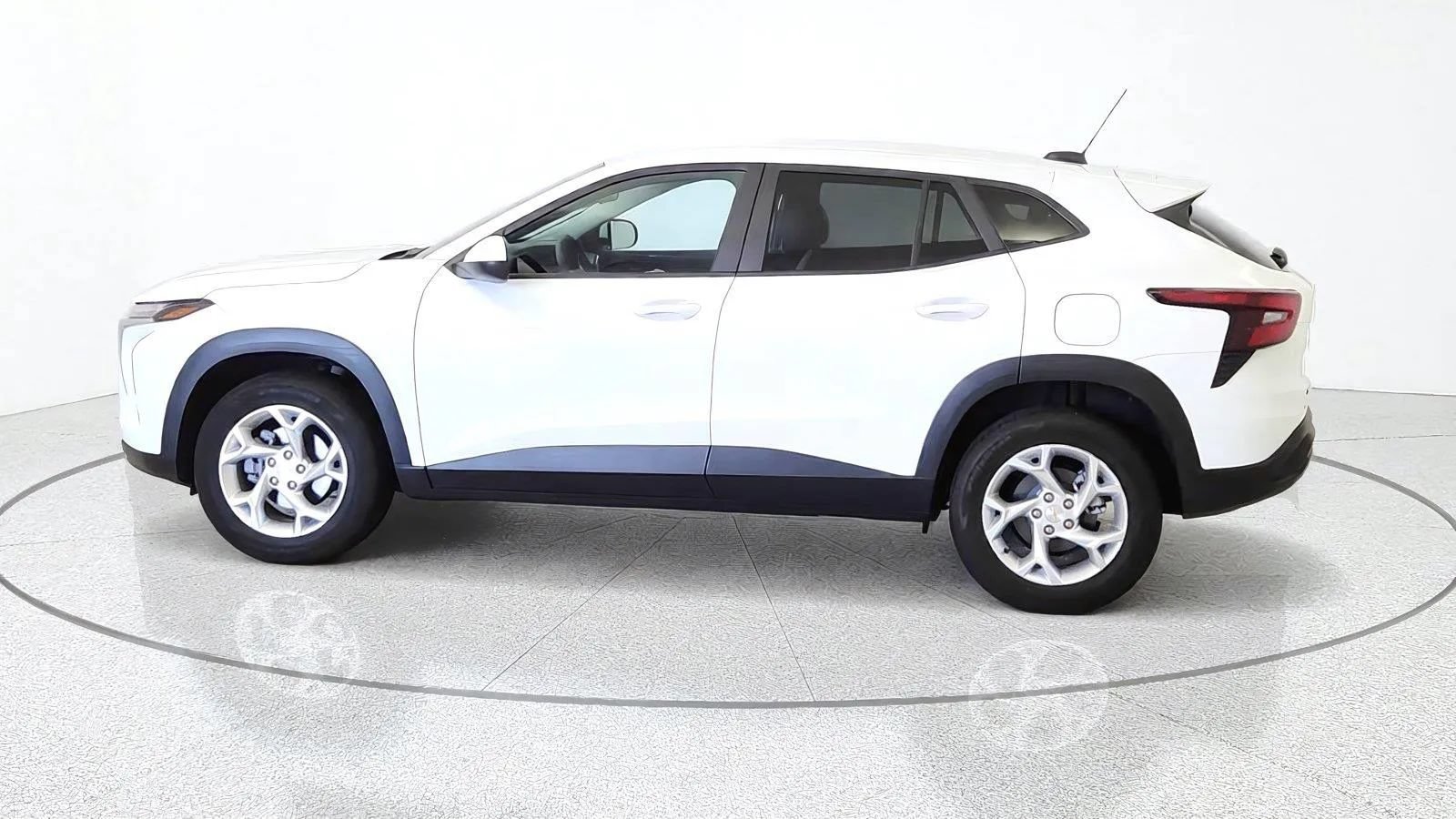 Used 2024 Chevrolet Trax LS w/ LS Convenience Package FWD image 5