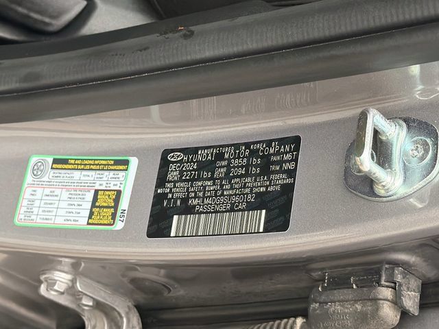 Certified 2025 Hyundai Elantra Sport FWD image 30