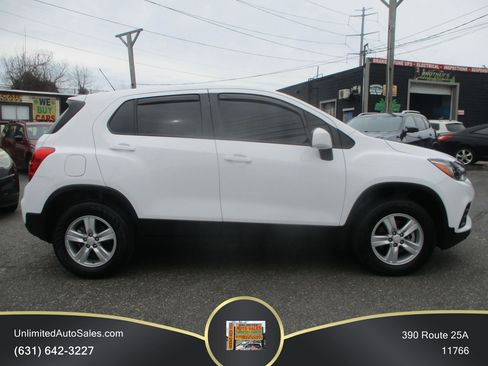 Used 2022 Chevrolet Trax LS w/ Tint and Cruise Package AWD/4WD image 4