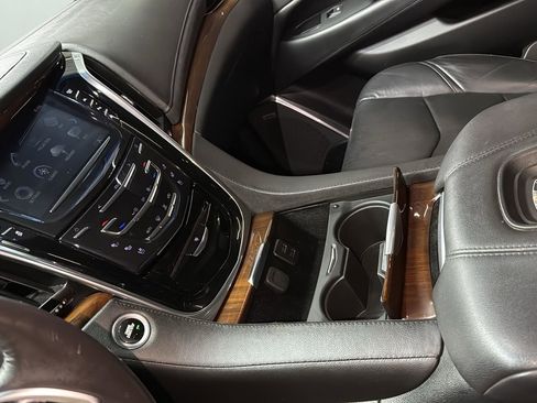 Used 2018 Cadillac Escalade Luxury image 21
