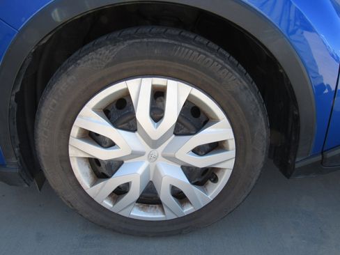 Used 2020 Toyota C-HR LE image 5