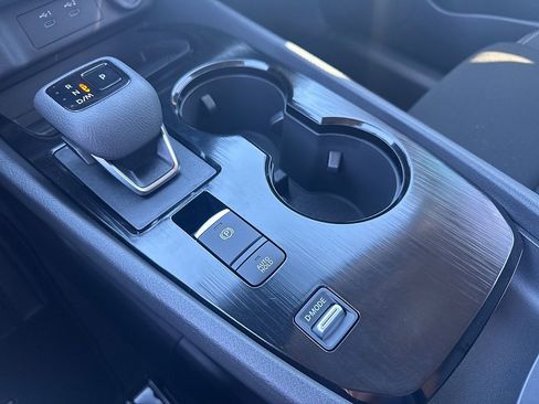 Used 2025 Nissan Rogue S image 14