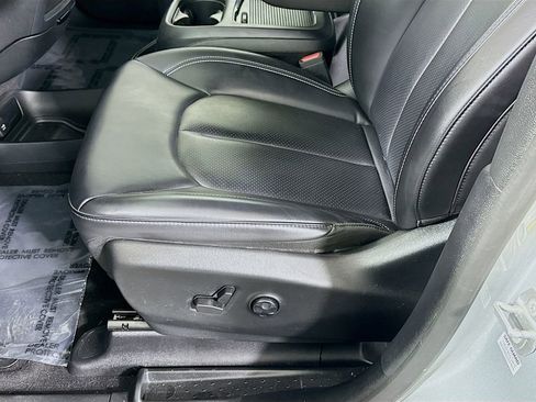 Used 2023 Chrysler Pacifica Touring-L w/ S Appearance Package image 24