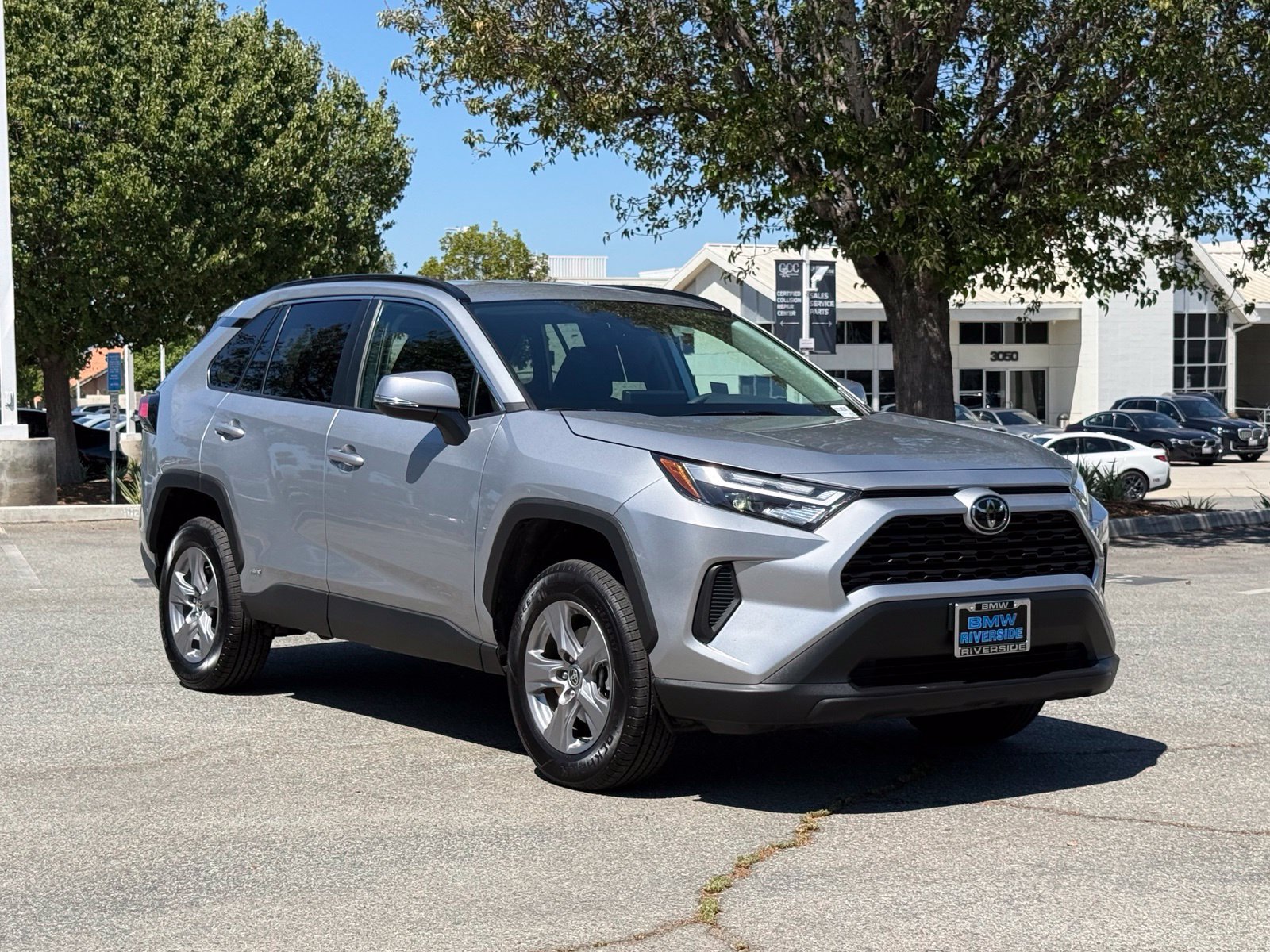 Used 2025 Toyota RAV4 LE AWD/4WD image 2