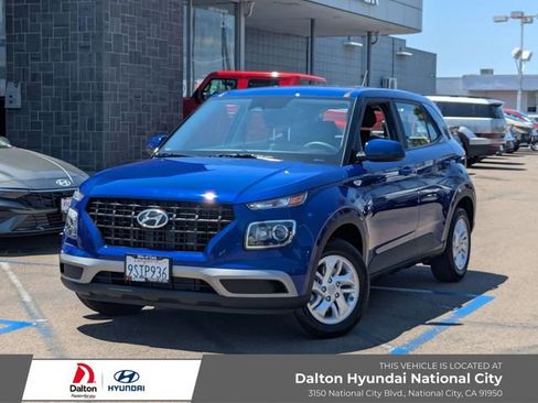 Used 2025 Hyundai Venue SE image 1