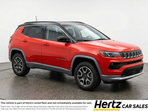 Used 2025 Jeep Compass Trailhawk AWD/4WD image 1
