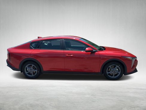 New 2025 Kia K4 LXS image 2