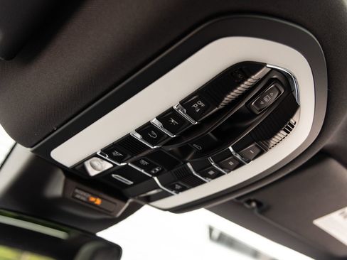Certified 2026 Porsche Macan AWD/4WD image 19