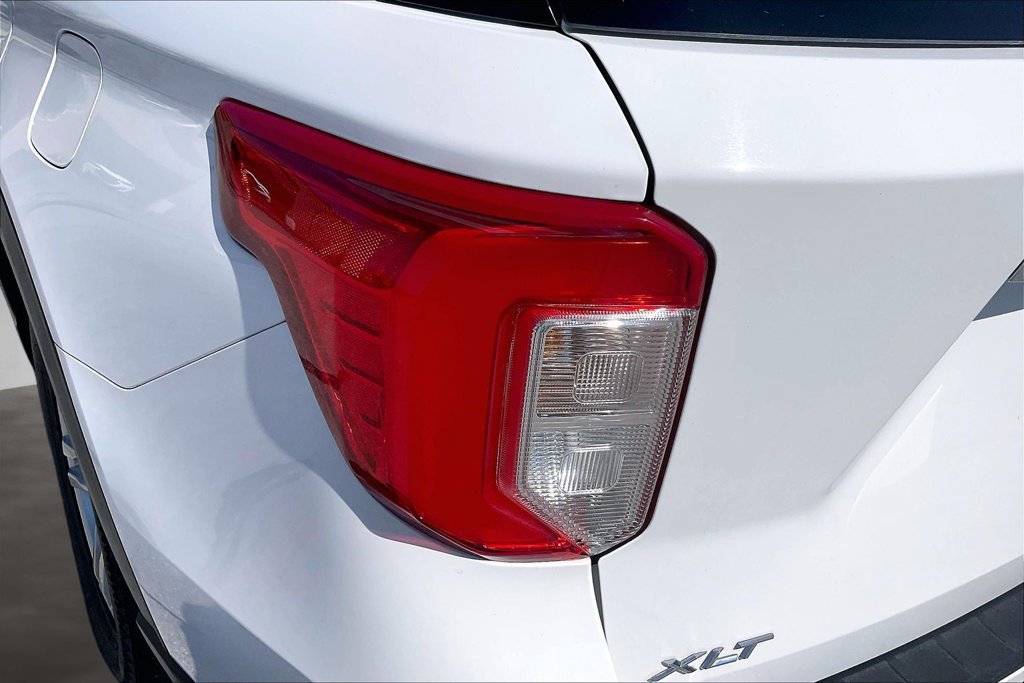 Used 2022 Ford Explorer XLT w/ Equipment Group 202A RWD image 22