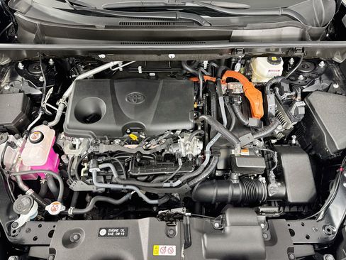 Certified 2022 Toyota RAV4 XLE Premium AWD/4WD image 31