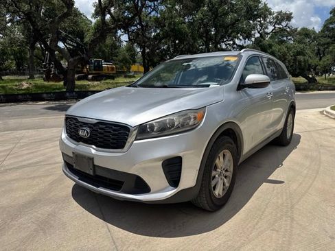Used 2019 Kia Sorento FWD w/ LX Convenience Package image 2