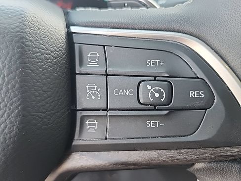 Used 2024 Jeep Grand Cherokee Limited 4xe AWD/4WD image 14