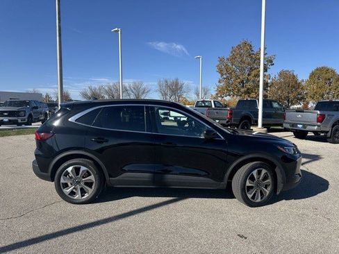 Certified 2025 Ford Escape Platinum w/ Premium Technology Package image 9