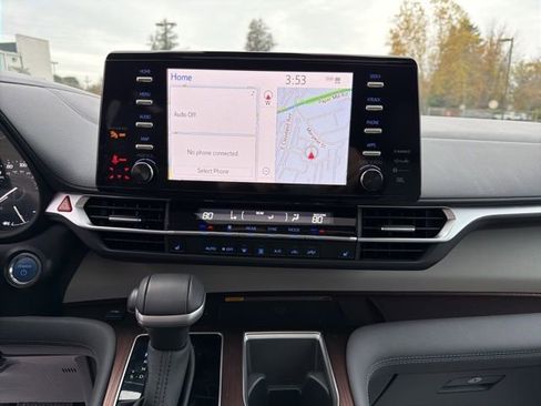 Used 2024 Toyota Sienna XLE image 17