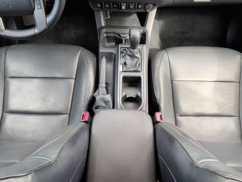 Used 2022 Toyota Tacoma TRD Off-Road image 23