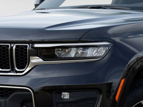 New 2025 Jeep Grand Cherokee Overland AWD/4WD image 10