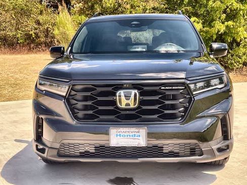 Certified 2025 Honda Pilot Black Edition image 7
