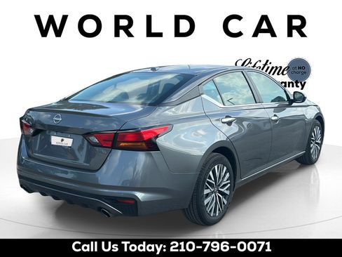 Used 2025 Nissan Altima 2.5 SV w/ SV Premium Package FWD image 3