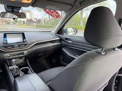 Used 2024 Nissan Altima 2.5 SV image 36