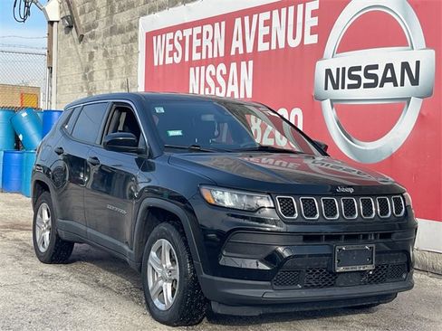 Used 2023 Jeep Compass Sport image 2