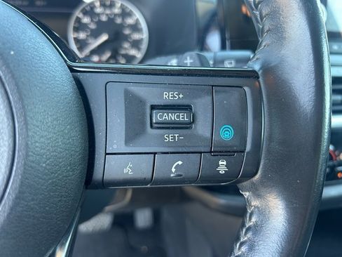 Used 2022 Nissan Pathfinder SV image 18