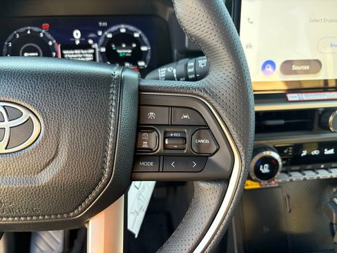 Used 2025 Toyota 4Runner 4WD image 22