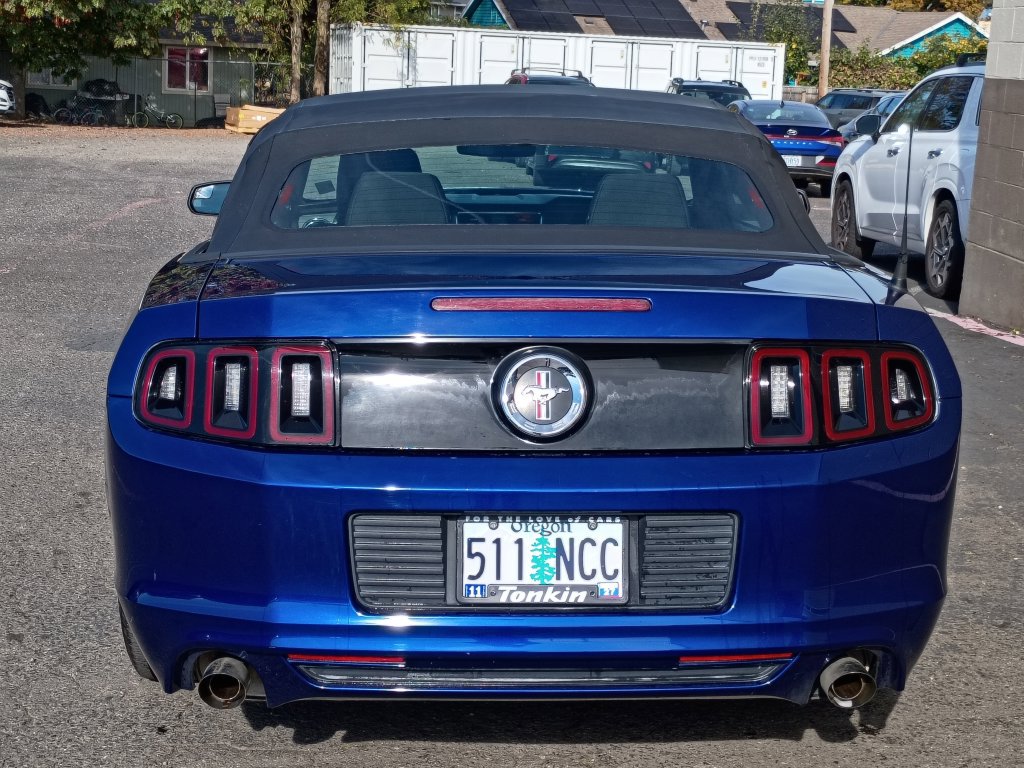 Used 2013 Ford Mustang Convertible RWD image 7
