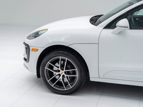 Certified 2026 Porsche Macan AWD/4WD image 11