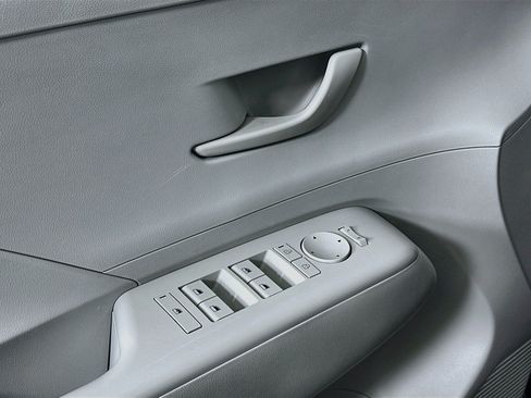 Used 2025 Hyundai Kona SEL FWD image 15