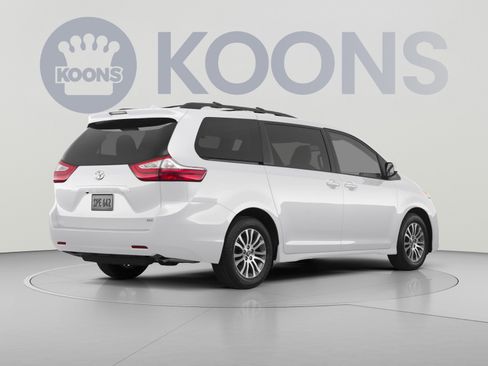 Used 2018 Toyota Sienna XLE Premium FWD image 4