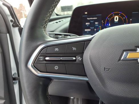 Used 2025 Chevrolet Traverse LT image 19