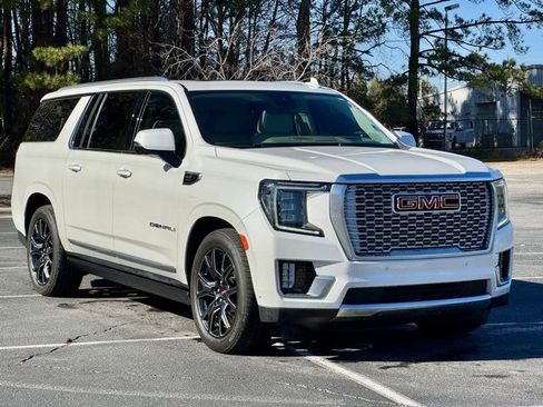 Used 2023 GMC Yukon XL Denali w/ Denali Reserve Package image 11
