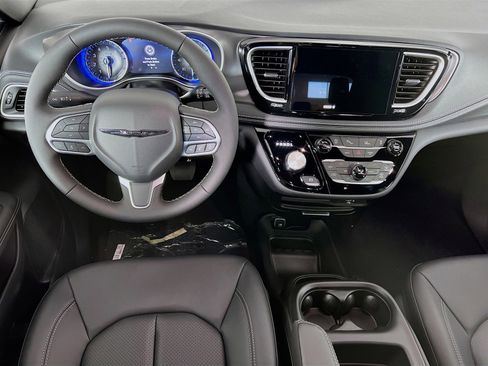 New 2026 Chrysler Pacifica Select FWD image 18