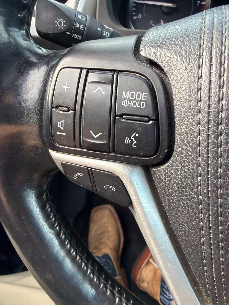 Used 2017 Toyota Highlander Limited AWD/4WD image 19