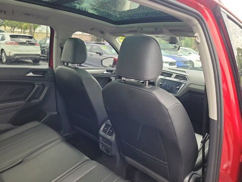 Certified 2024 Volkswagen Tiguan SE w/ Panoramic Sunroof Package FWD image 9