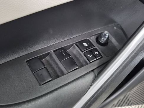 Used 2022 Toyota Corolla Cross LE image 19