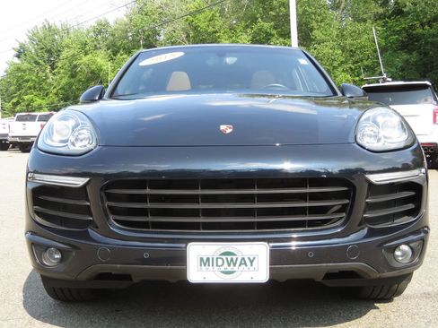 Used 2018 Porsche Cayenne AWD/4WD image 2