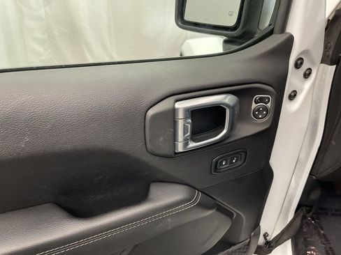 Used 2023 Jeep Wrangler Unlimited Sahara image 21