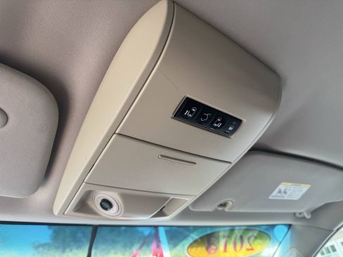 Used 2014 Chrysler Town & Country Touring w/ Driver Convenience Group FWD image 25