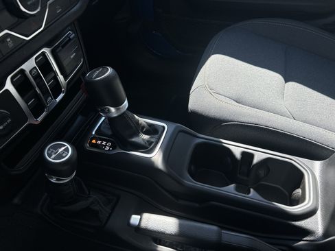 New 2025 Jeep Gladiator Sport image 38