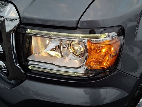 Used 2018 GMC Canyon SLE w/ SLE Convenience Package image 29