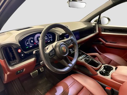 Certified 2024 Porsche Cayenne S AWD/4WD image 4