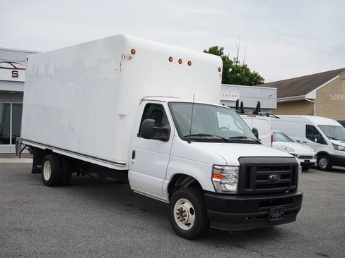 Used 2024 Ford E-450 and Econoline 450 Super Duty w/ Power Windows & Locks Group RWD image 8