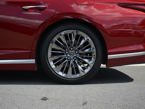 Used 2023 Lexus LS 500 w/ Interior Upgrade Package RWD image 40