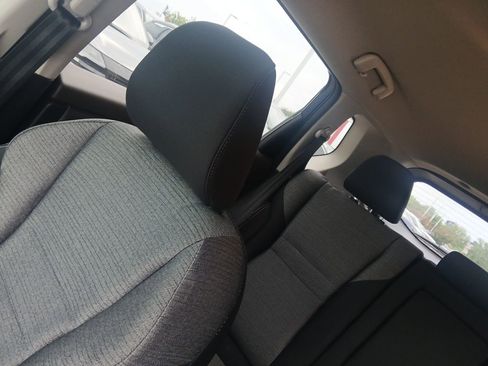 Used 2022 Nissan Rogue SV image 16