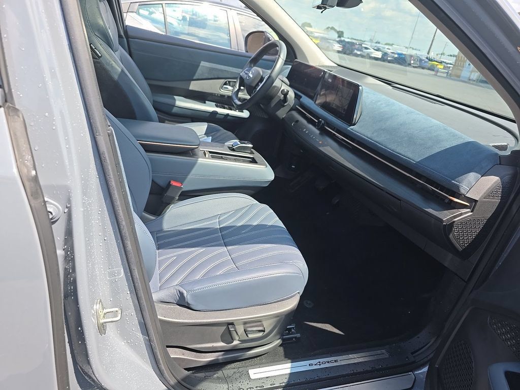 Used 2024 Nissan Ariya AWD image 5