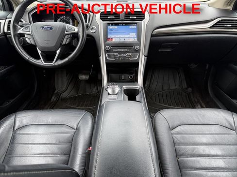 Used 2017 Ford Fusion SE w/ Fusion SE Technology Package FWD image 13