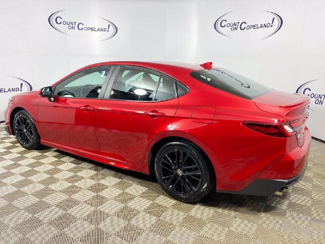 Used 2025 Toyota Camry SE FWD image 4