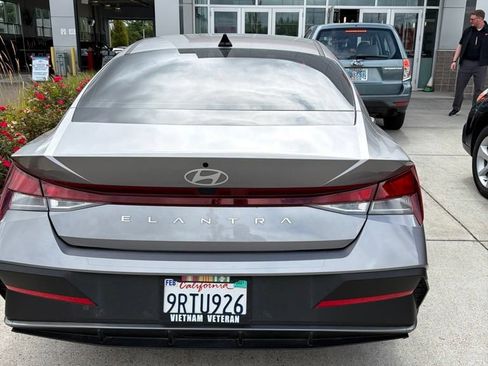 Used 2025 Hyundai Elantra SE FWD image 5